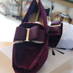 Elegant Velvet Loafers with Bow Accent
